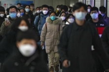 Chinese with mild COVID urged to work as restrictions ease