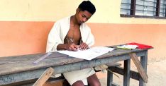 एसइईको पहिलो परीक्षा अंग्रेजीको, धनुषाको औरहीमा पठाइयो नेपालीको प्रश्नपत्र 