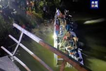 斯里兰卡发生一起客车坠河事故 造成数十人死伤