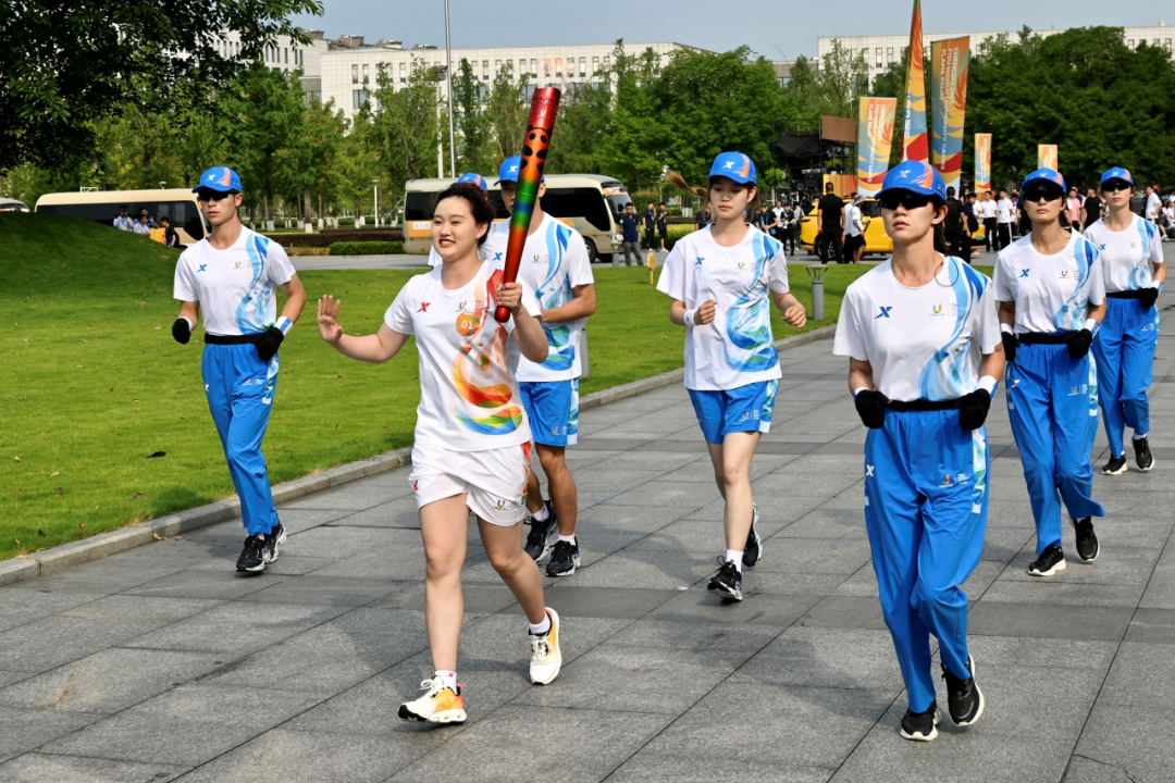 火炬手说大运：在平凡的岗位上，也要像火炬一样发光发热