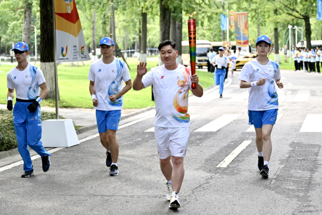 火炬手说大运：在平凡的岗位上，也要像火炬一样发光发热