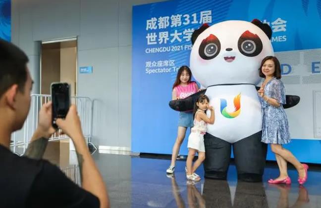 大运会给成都市民带来激情与欢乐