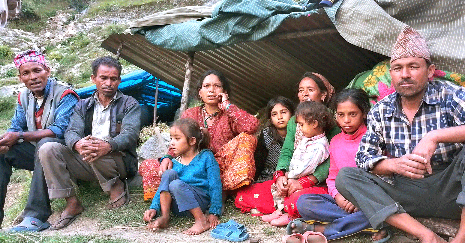 बाजुराका भूकम्पपीडितको गुनासो : त्रिपाल आयो, तर छाक टार्न राहत आएन