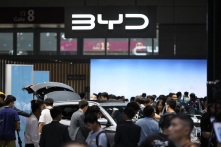 外媒：比亚迪电动汽车销量持续增长，逼近特斯拉全球市场地位