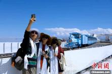 中国版“天空之镜”开园50天 接待游客突破100万人次