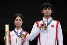 首金诞生！黄雨婷/盛李豪夺得巴黎奥运会首枚金牌