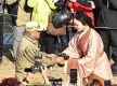 天山驼队3000公里“归乡”！今日叩关洛阳，丝路雄关上演古今对话