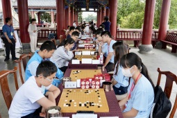 两岸棋手云南保山对弈 共寻文化交流之“妙手”