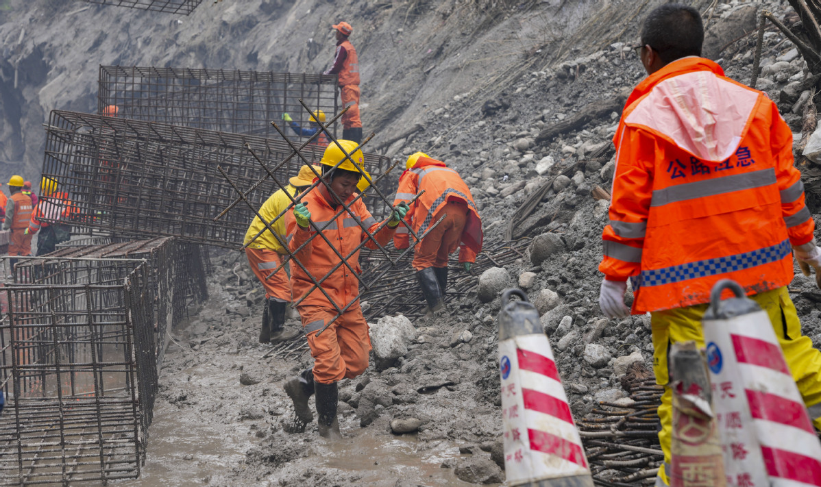 Rescuers-in-China