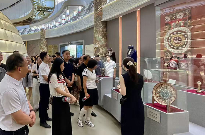 图为西安中亚公园&middot;丝路会客厅中亚五国文化展览区。