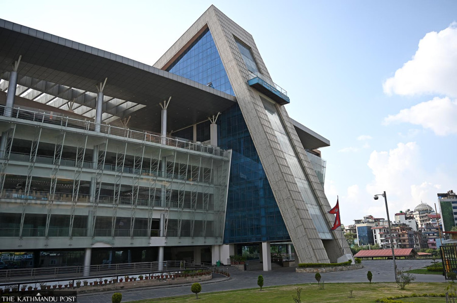 尼泊尔民航局办公室,位于加德满都西纳芒加尔特里布万国际机场大门对面。