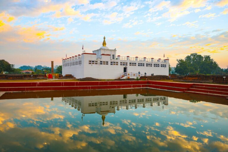 蓝毗尼摩耶陀女寺庙全景